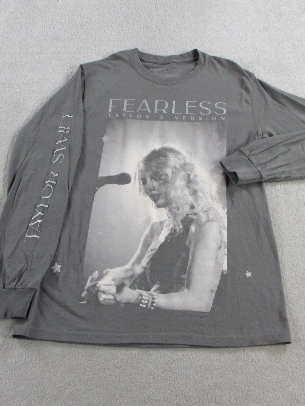 Taylor Swift Fearless T Shirt Womens Small Gray Graphic Print Long Sleeve Music
